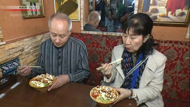 Sampling Turkish chicken kebab donburi in Roppongi