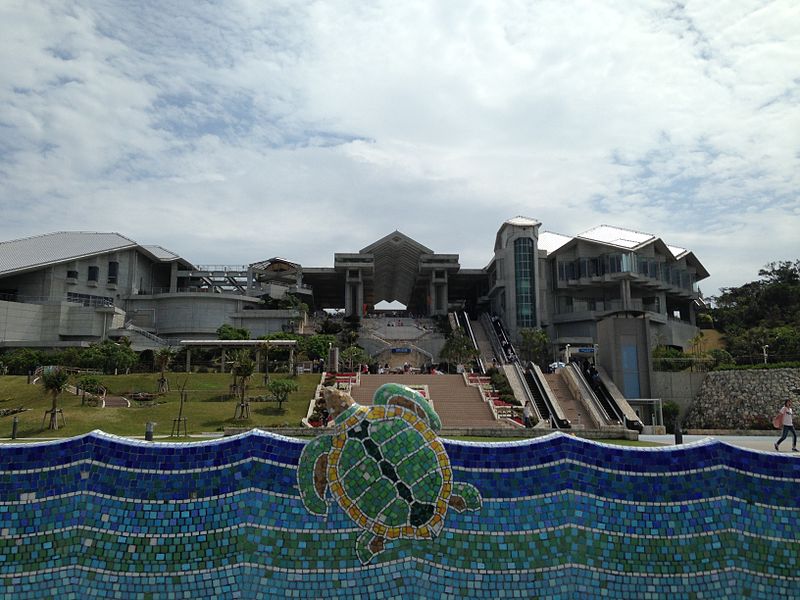 800px-Okinawa_Churaumi_Aquarium_from_west