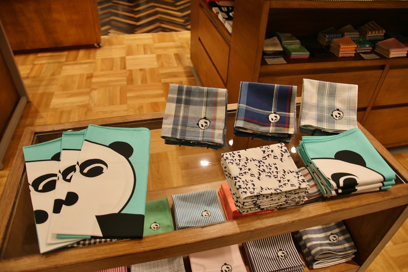 2樓的「OLD-FASHIONED STORE」則推出熊貓手帕