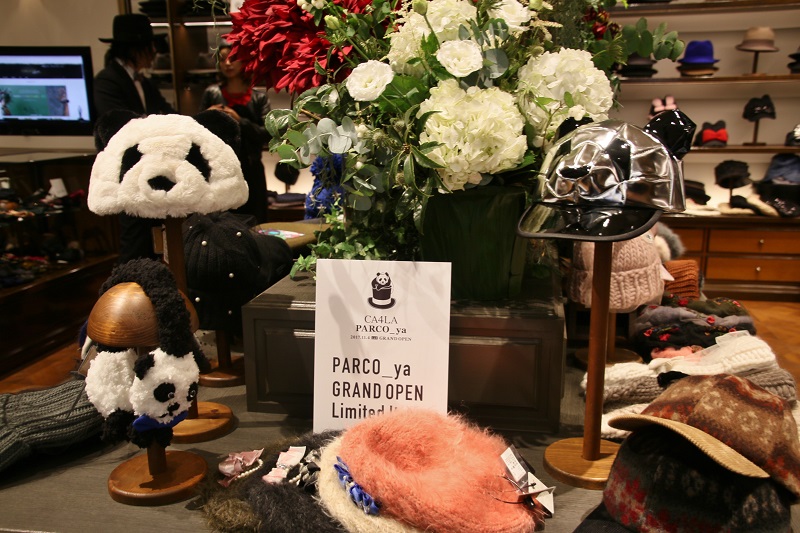 「CA4LA」特別推出熊貓造型帽飾和耳罩