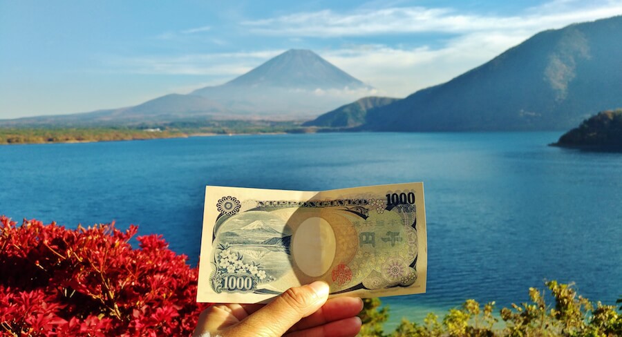 See the resemblance between the Mt. Fuji you see here and the one in a 1,000 yen bank note?