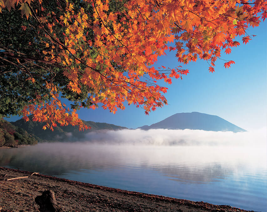 19-autumn-lake-chuzenji