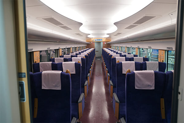 3-tobu-train-seats