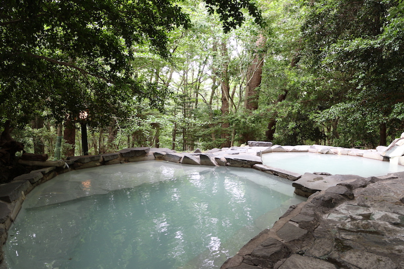 可供租借的露天溫泉「赤松の湯」。住宿者能免費預約使用(約45分鐘)。