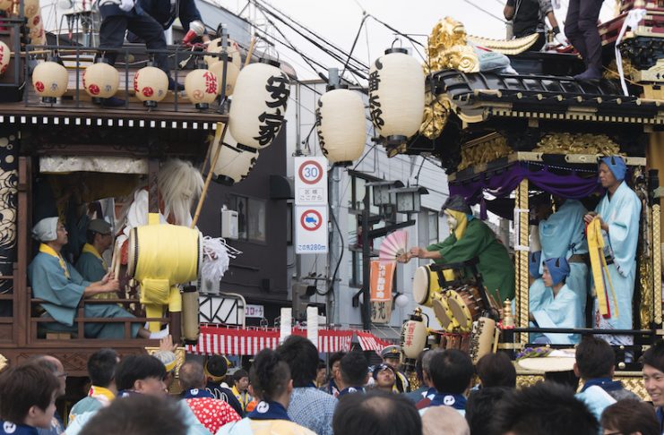 川越祭每年10月第三個周六日舉行，華麗山車和陣頭對峙的場面，都是祭典精彩之處