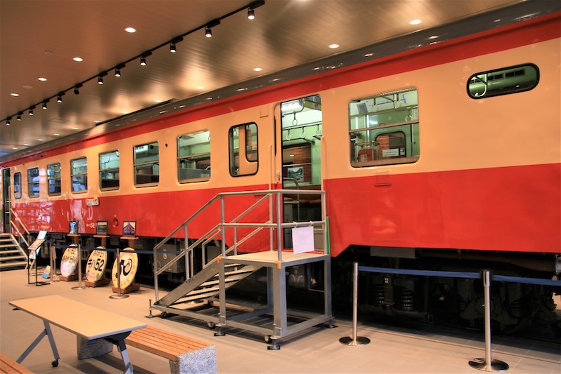 糸魚川站內展示老舊的火車車廂