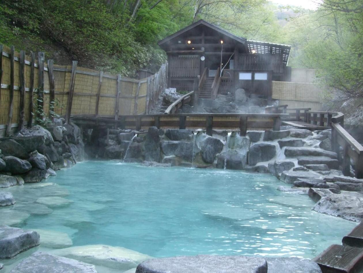 Open-air bath