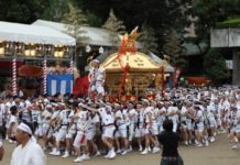 Tenjin Matsuri: Osaka’s Festival of Fire and Water Tenjin Matsuri: Osaka's Festival of Fire and Water