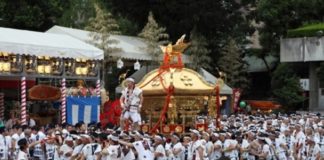 Tenjin Matsuri: Osaka’s Festival of Fire and Water Tenjin Matsuri: Osaka's Festival of Fire and Water