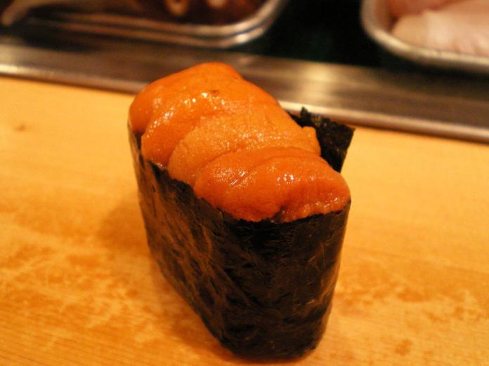 Uni gunkan sushi