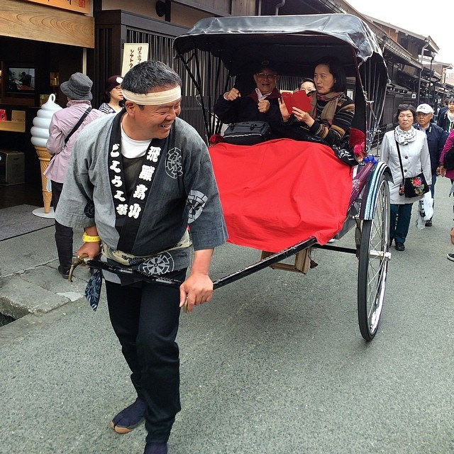 Gifu: Rickshaw ride in Takayama old town