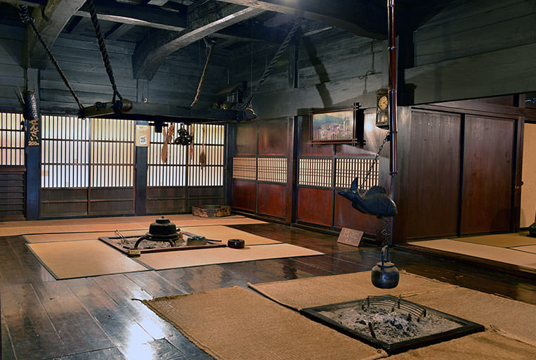 Gifu: Inside a gasshō-zukuri