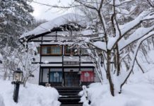 Tohoku Secluded Hot Springs: Lamp no Yado Aoni Onsen