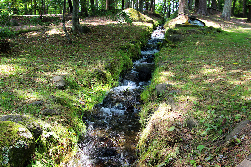 The water comes from the snow and rain that falls on the peaks of Yatsugatake