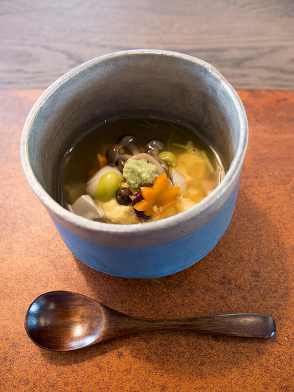 Light soup with Steamed Egg