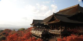 Ultimate Map of Fall Foliage Destinations in Japan : Kansai Kiyomizu-dera in Kyoto