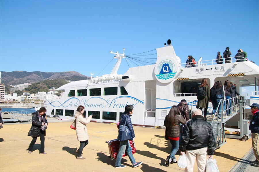 Setting sail for Hatsushima from Atami 