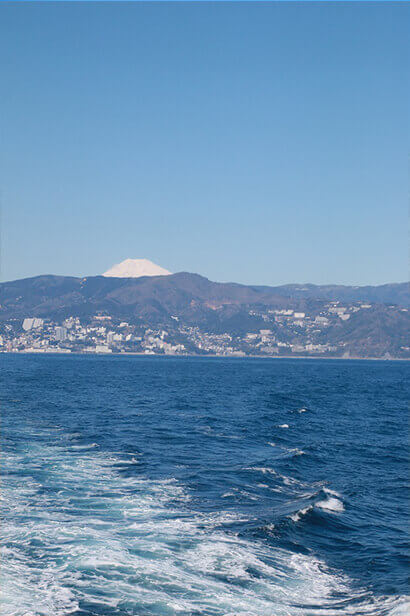 Mt Fuji comes into view on the way to Hatsushima