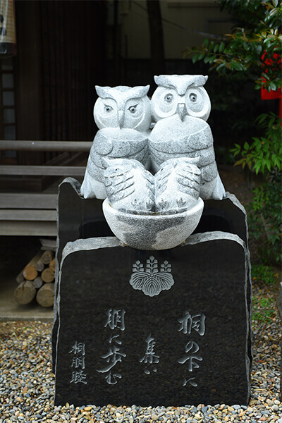 owls statue in ikebukuro