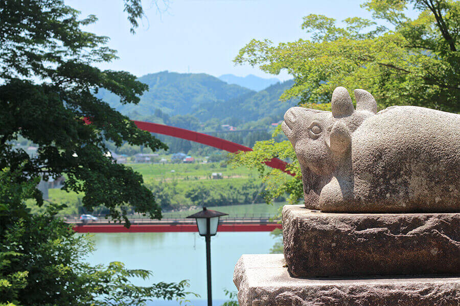 Cow statue yaneizu