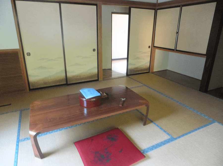 room-inside-ryokan-in-nishiyama-onsen
