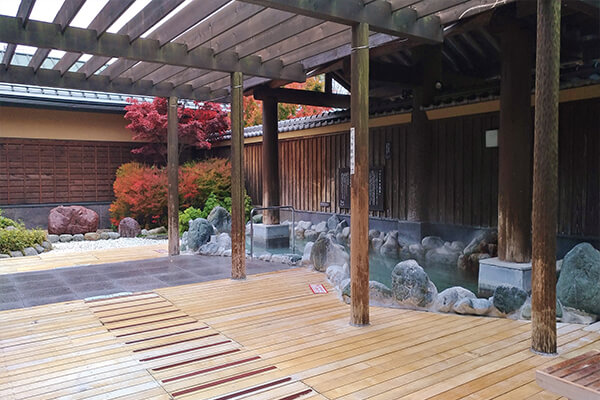 Hotel guests can enjoy Fujiyama Onsen with a discount price
