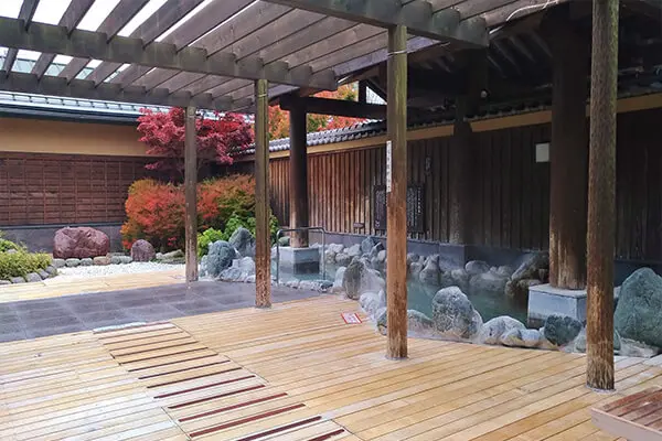 Hotel guests can enjoy Fujiyama Onsen with a discount price