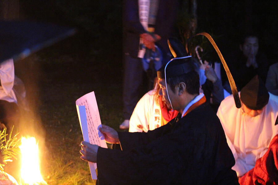 Ritual-for-the-Kumano-Hayatama-Grand-Shrine-fire