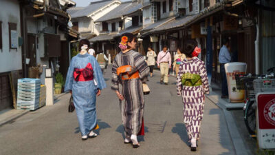 Little Edo Ladies Walking