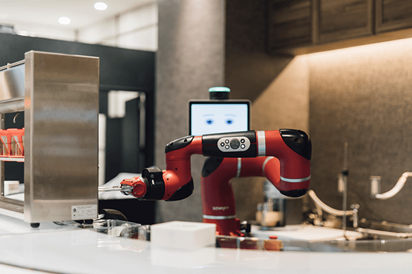 henna-cafe-robotic-waiter