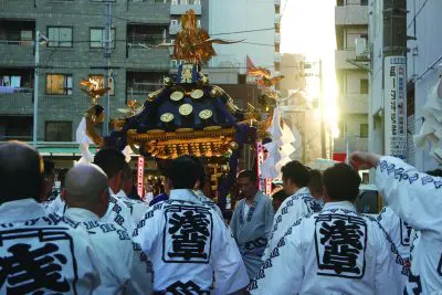 Nishiasa Sankita (Nishiasakusa Sanchome Kita Chokai) mikoshi carrying