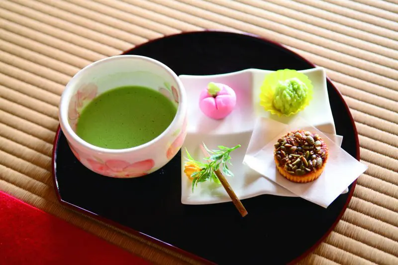 Matcha tea with sweets at Kanrantei