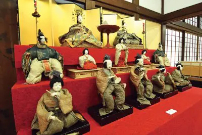 Tsuruoka hina dolls