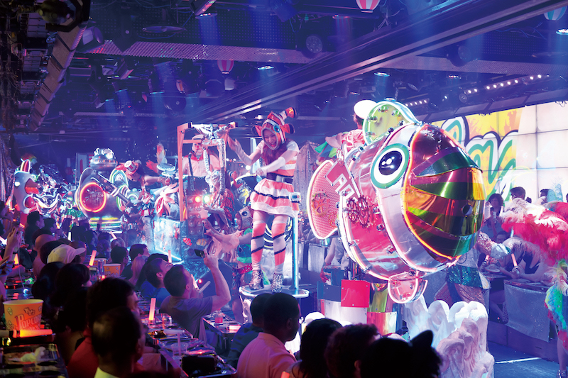 ROBOT RESTAURANT: Shinjuku's Neon Dreamland - WAttention.com