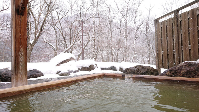 snow viewing onsen